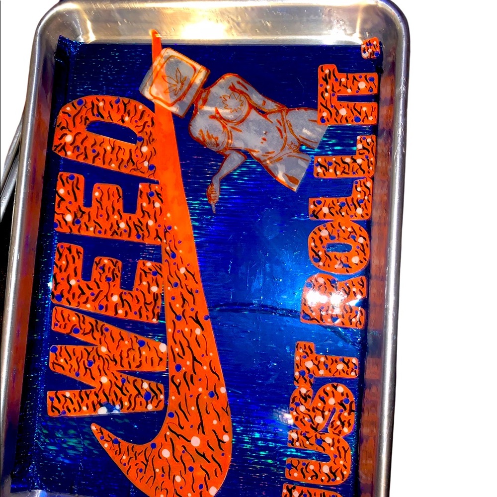 Customized rolling trays. Customize with your image or picture of choice.